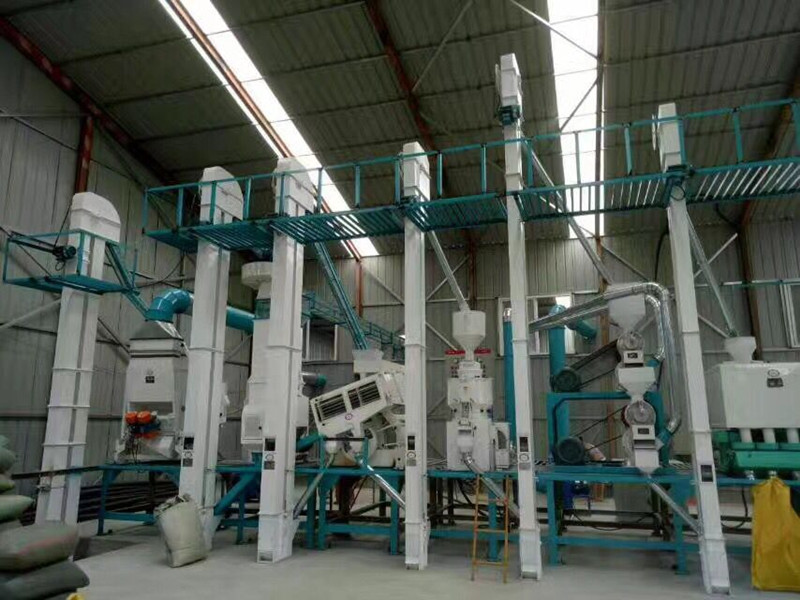 大连市30吨大米加工设备安装完成