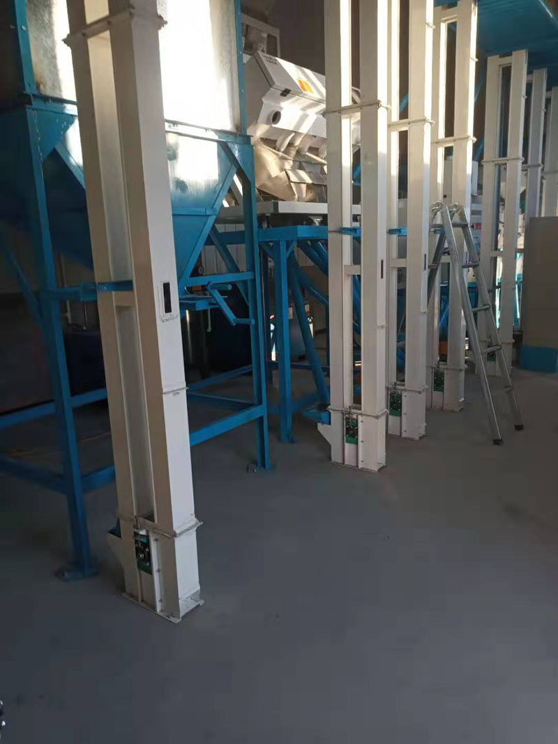 河北张家口市万全县20吨小米成套加工设备安装调试完毕